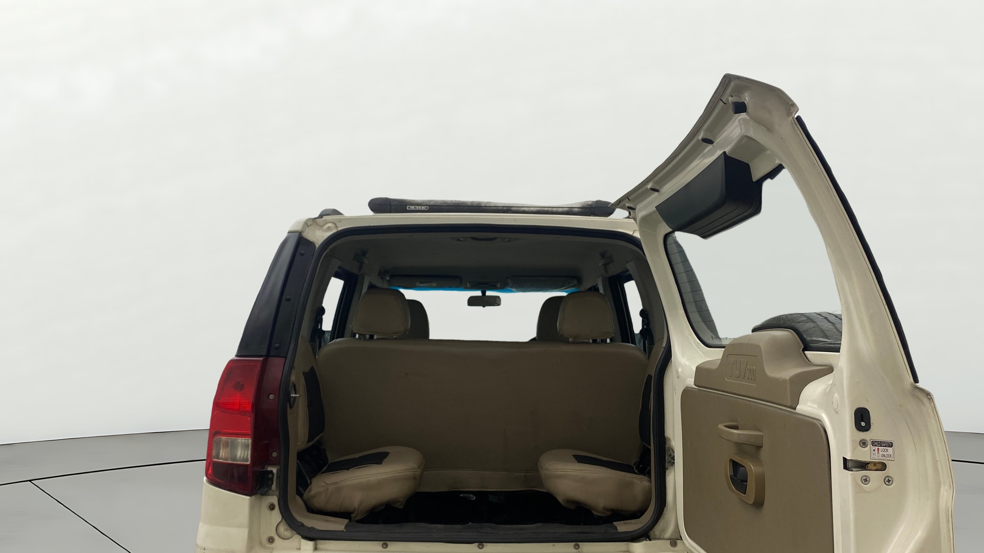 View 2018 Mahindra TUV300 T8 Image 40 Used 2018 Mahindra TUV300 T8 Image 40