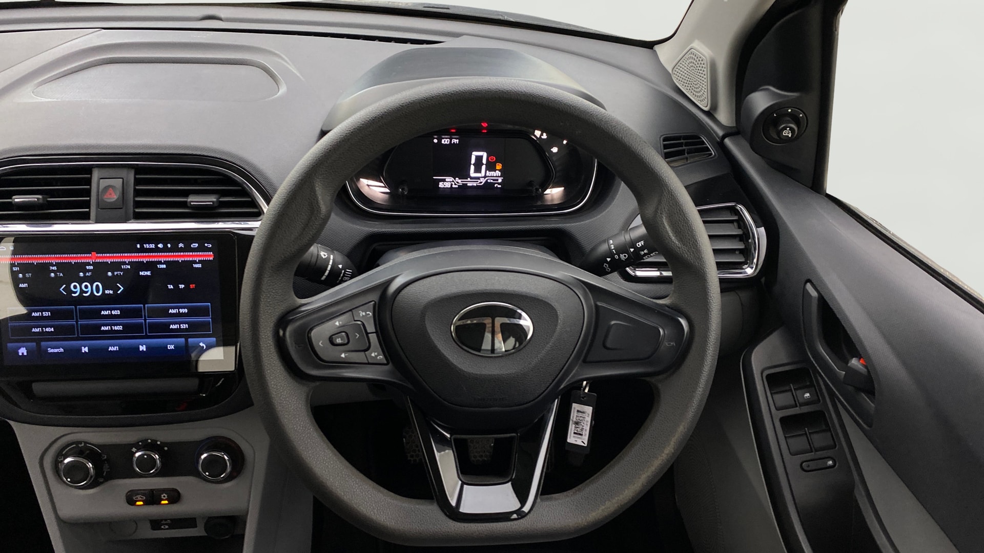 View 2024 Tata Tiago Revotorq XB Image 20 Used 2024 Tata Tiago Revotorq XB Image 20