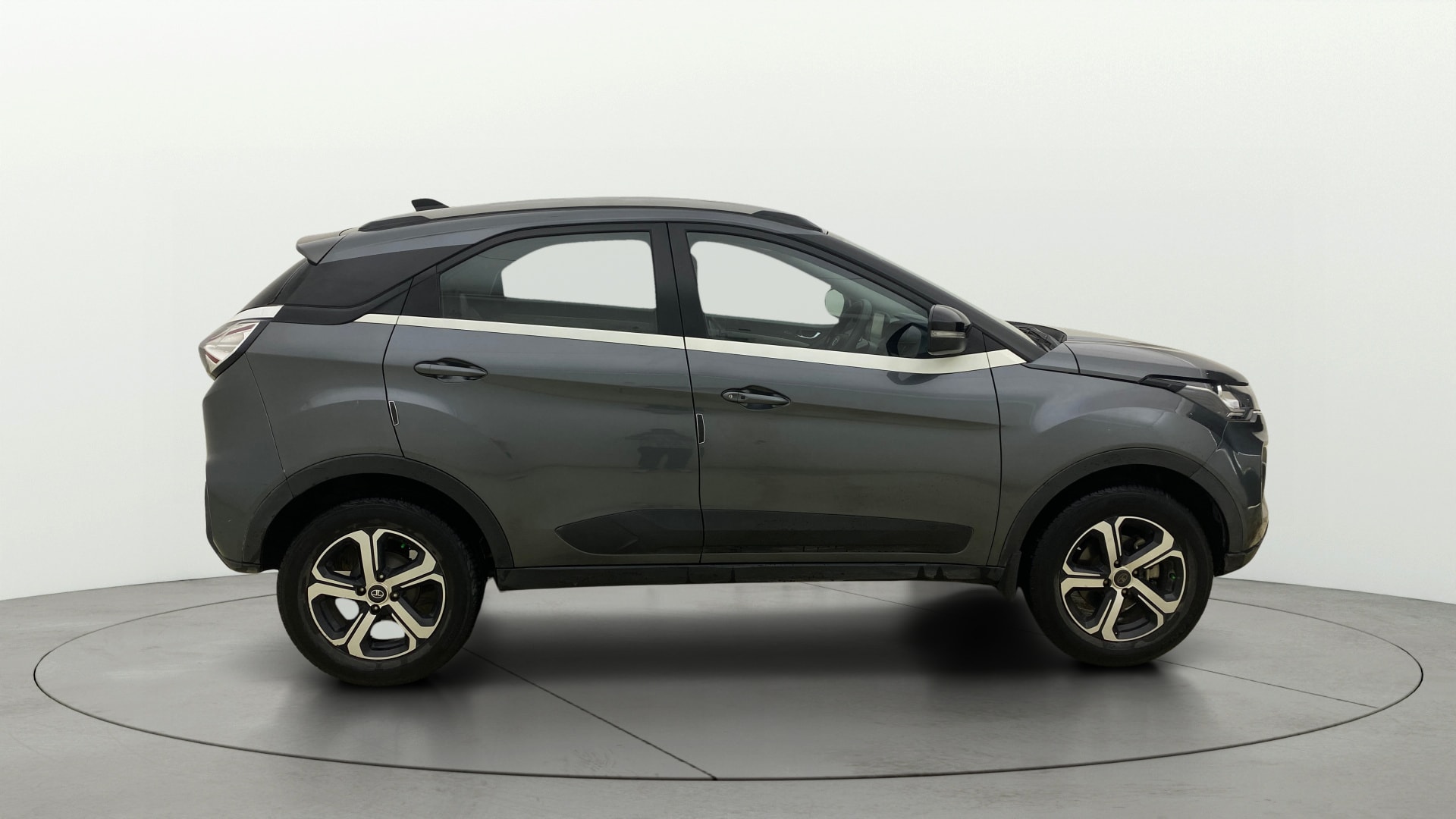 View 2022 Tata Nexon Revotron XE Image 8 Used 2022 Tata Nexon Revotron XE Image 8