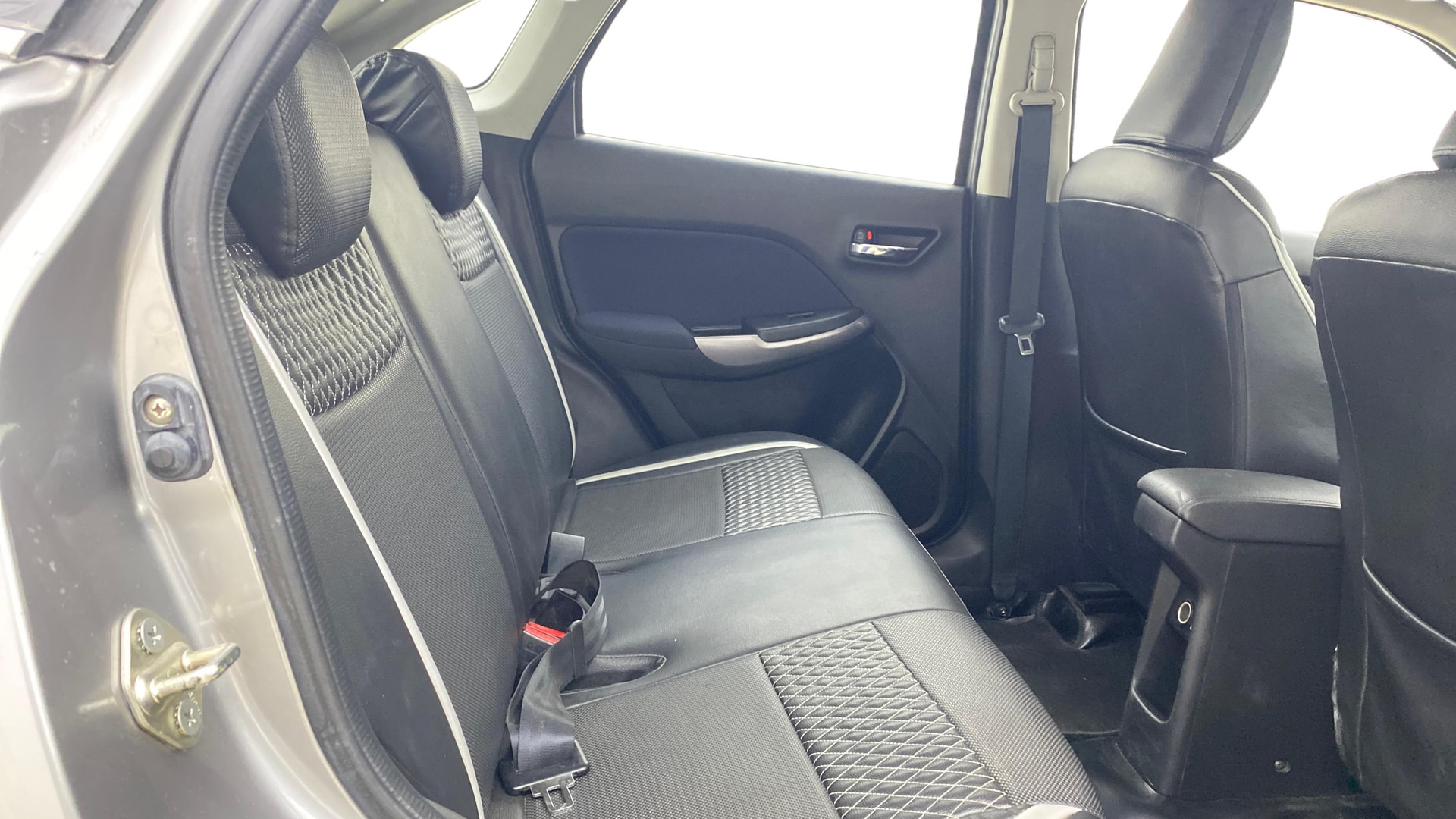 View 2020 Maruti Suzuki 1000 Base Variant Image 35 Used 2020 Maruti Suzuki 1000 Base Variant Image 35