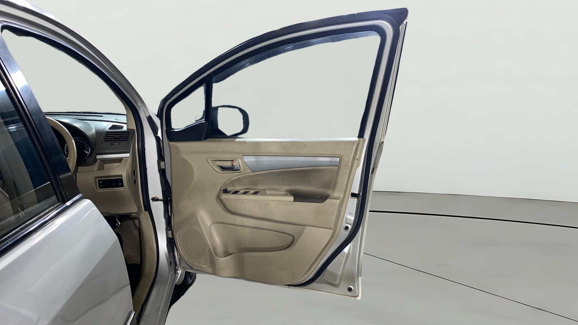 View 2016 Maruti Suzuki 1000 Base Variant Image 44 Used 2016 Maruti Suzuki 1000 Base Variant Image 44