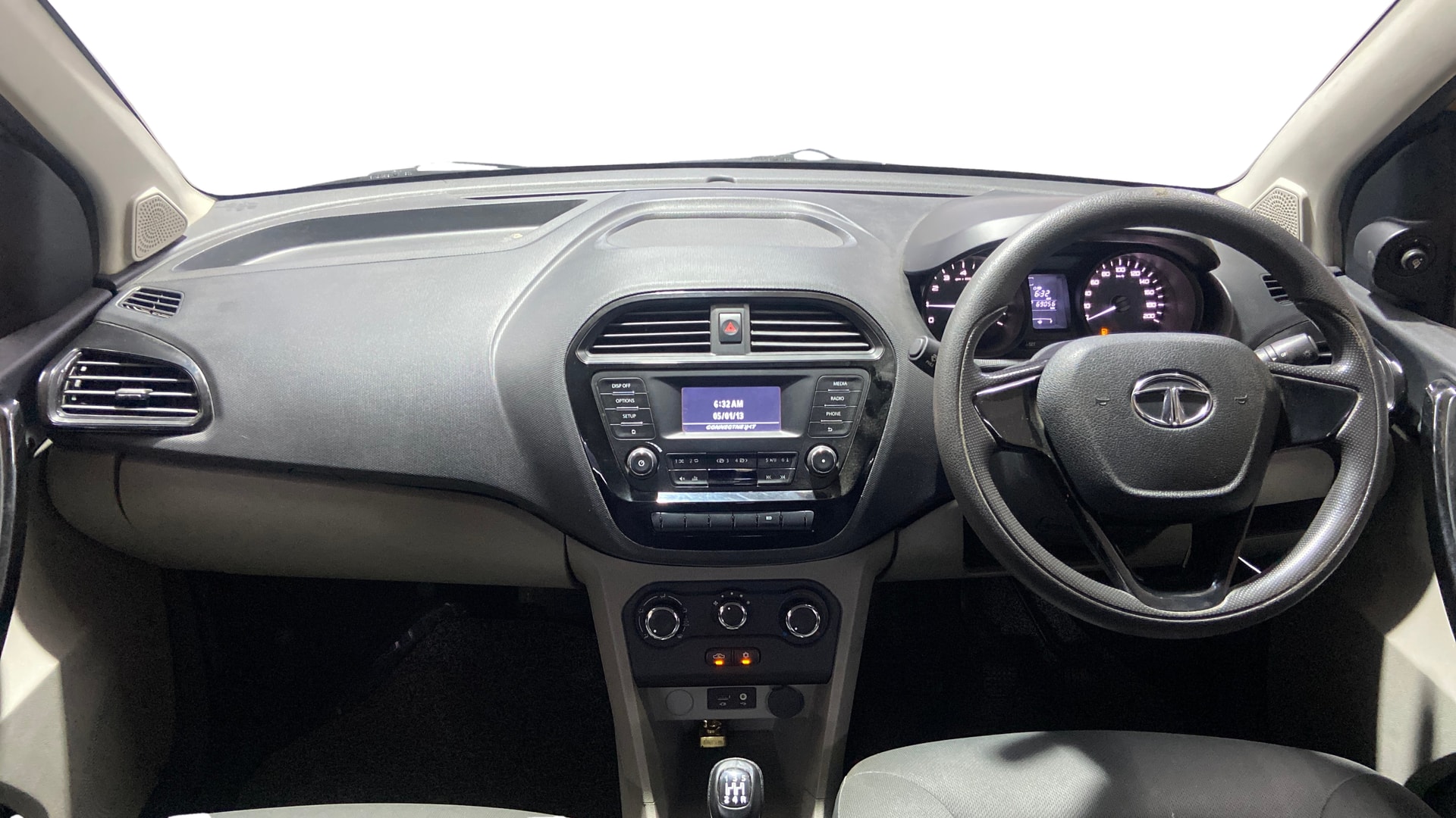 View 2018 Tata Tiago Revotorq XB Image 15 Used 2018 Tata Tiago Revotorq XB Image 15