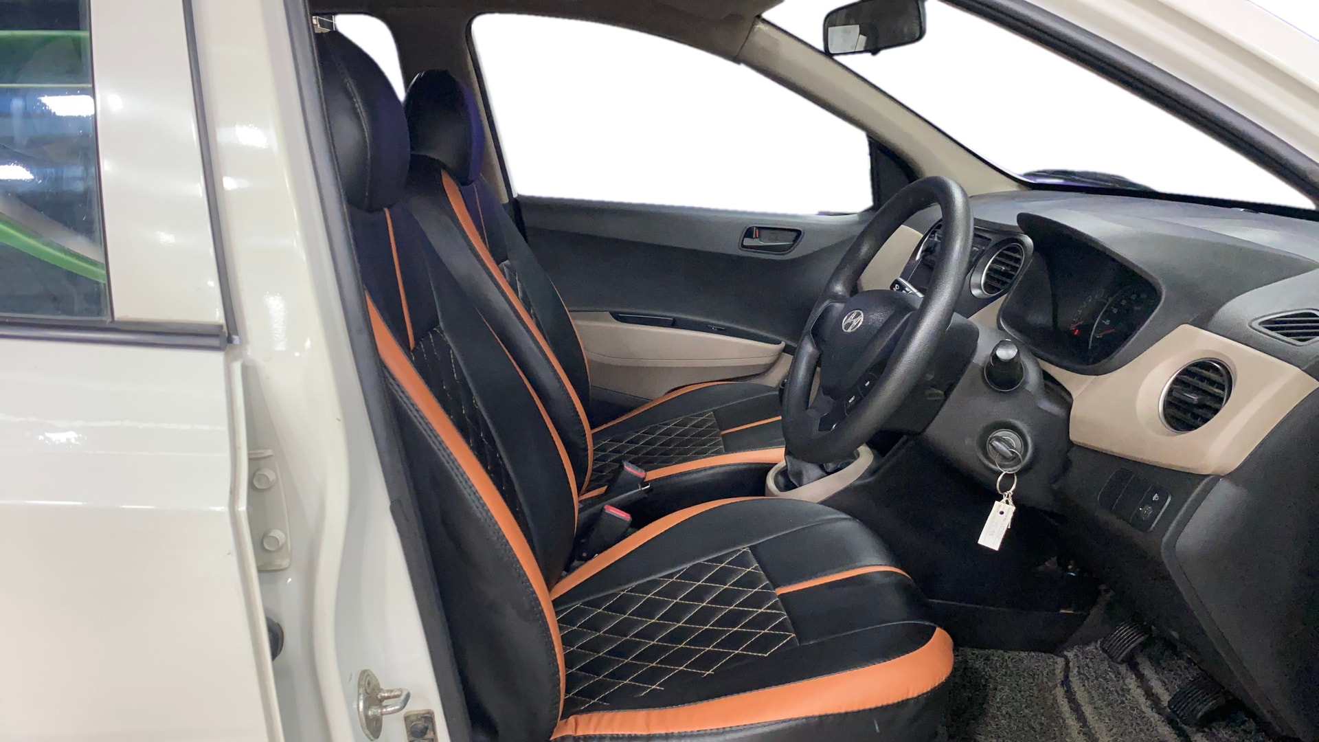View 2015 Hyundai Grand i10 Magna 1.2 Kappa VTVT Image 25 Used 2015 Hyundai Grand i10 Magna 1.2 Kappa VTVT Image 25