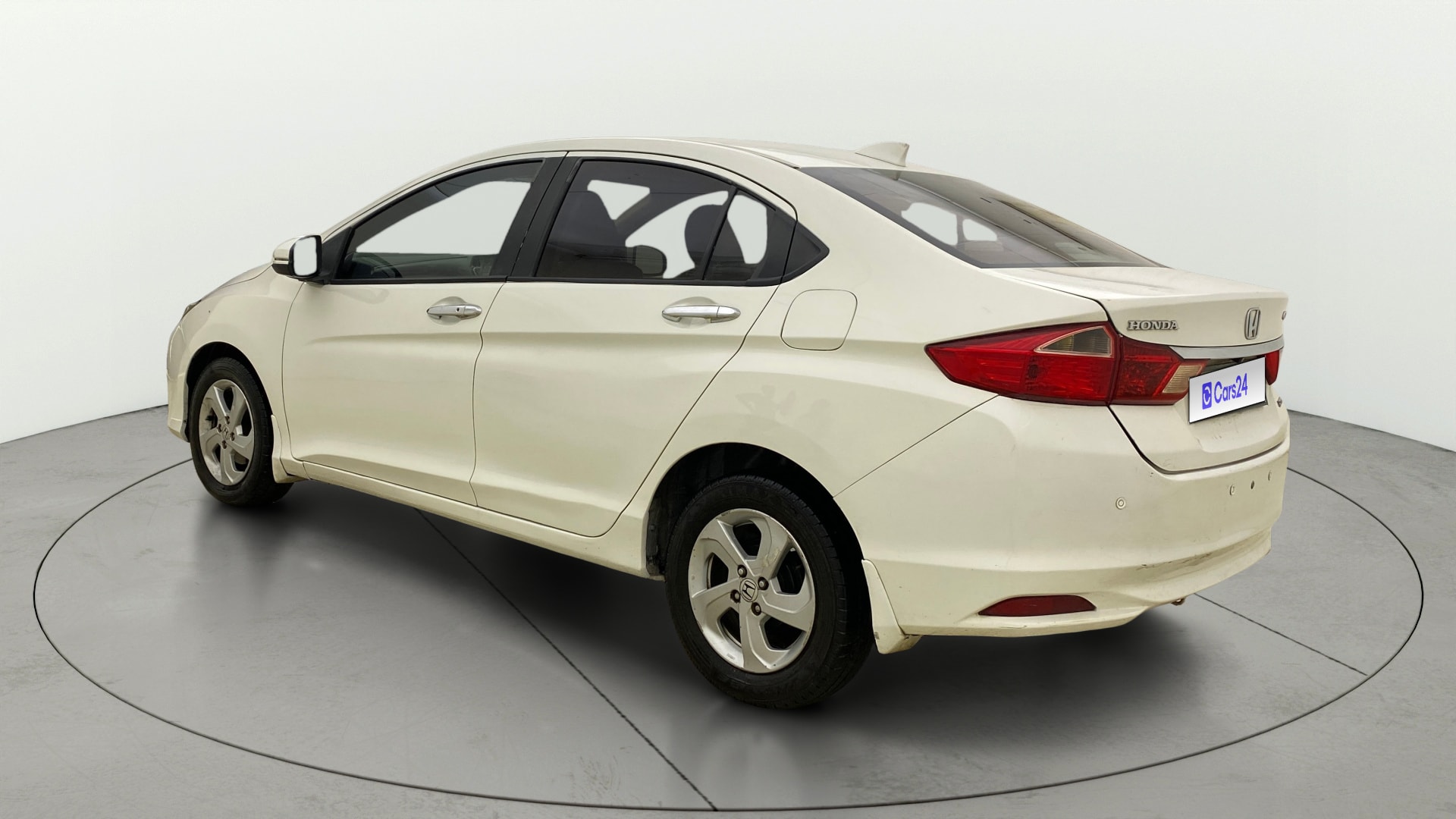 View 2015 Honda City ZX MT Diesel Anniversary Edition Image 2 Used 2015 Honda City ZX MT Diesel Anniversary Edition Image 2
