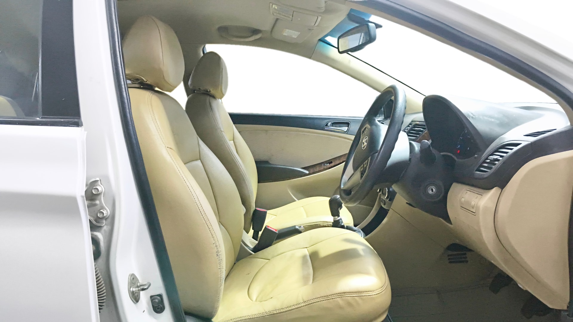 View 2014 Hyundai Fluidic Verna 1.6 CRDI SX Image 27 Used 2014 Hyundai Fluidic Verna 1.6 CRDI SX Image 27