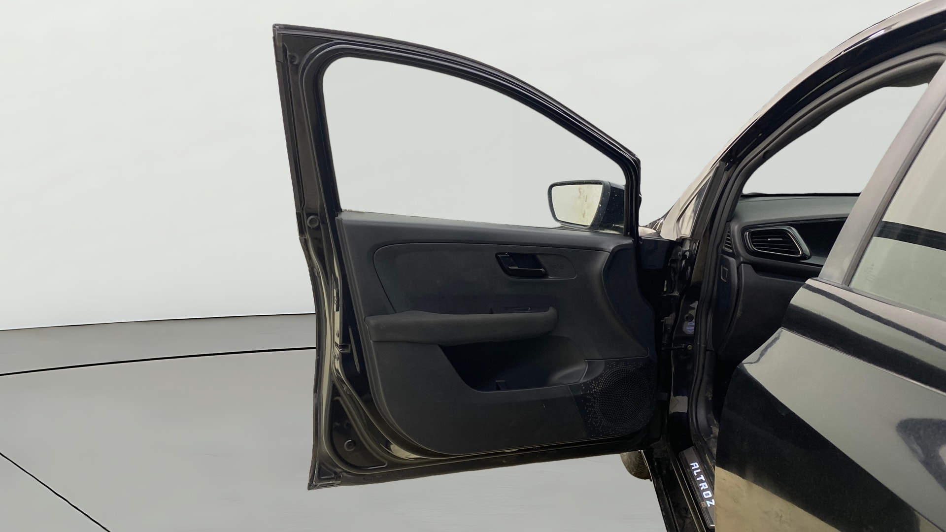View 2023 Tata Altroz XZ Plus Dark Diesel Image 37 Used 2023 Tata Altroz XZ Plus Dark Diesel Image 37