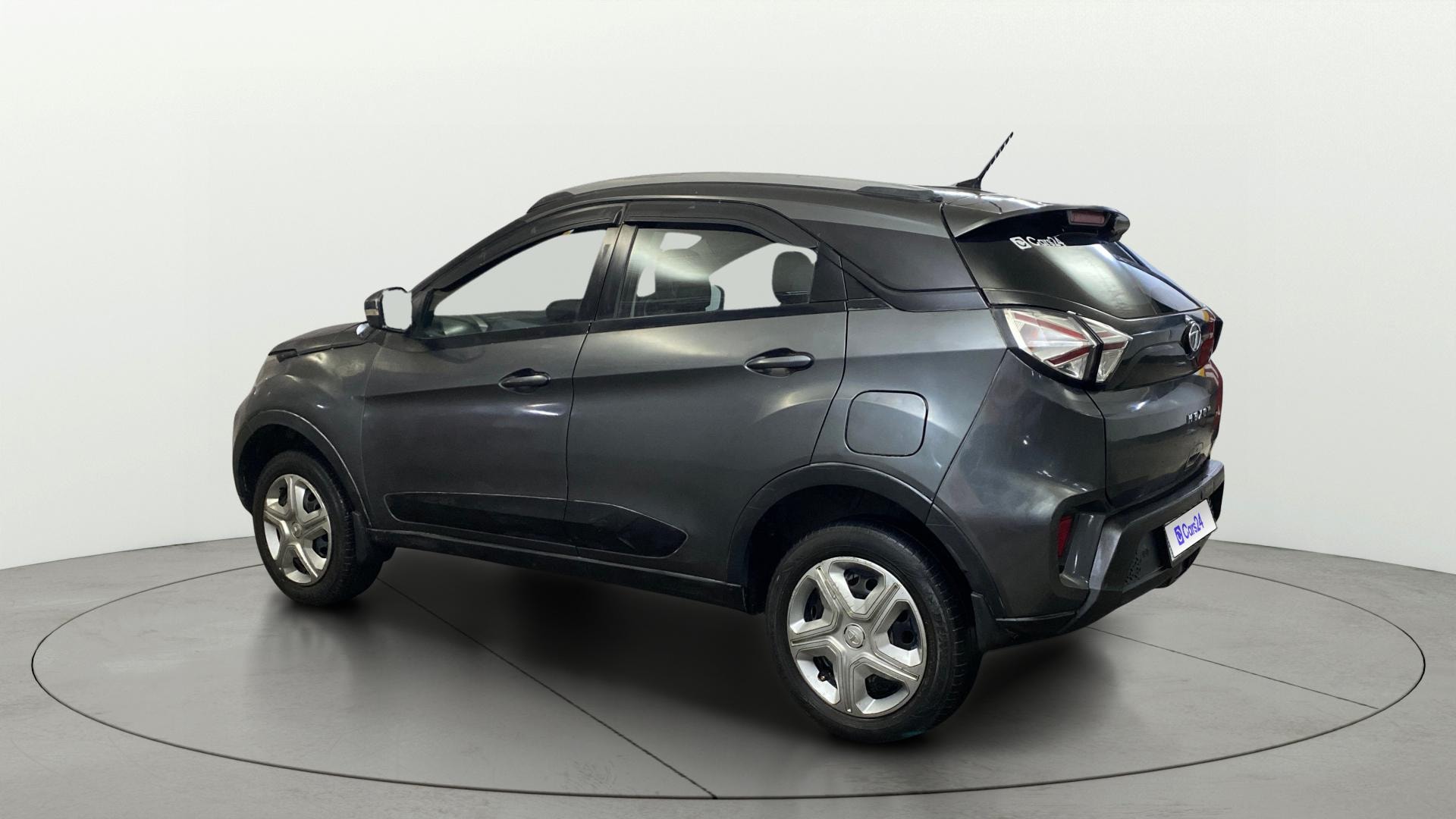 View 2022 Tata Nexon Revotron XE Image 2 Used 2022 Tata Nexon Revotron XE Image 2