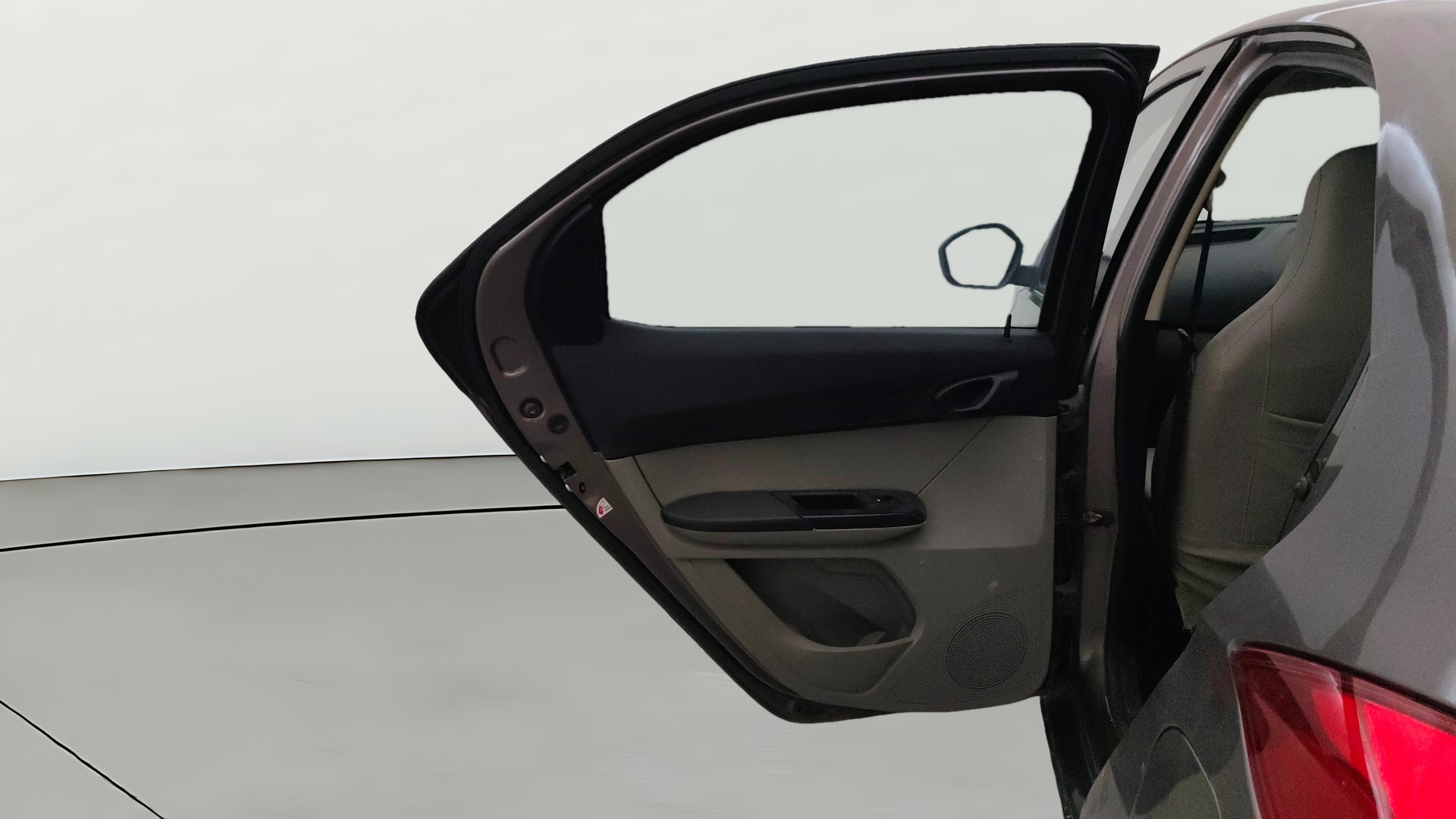 View 2016 Tata Tiago Revotorq XB Image 22 Used 2016 Tata Tiago Revotorq XB Image 22