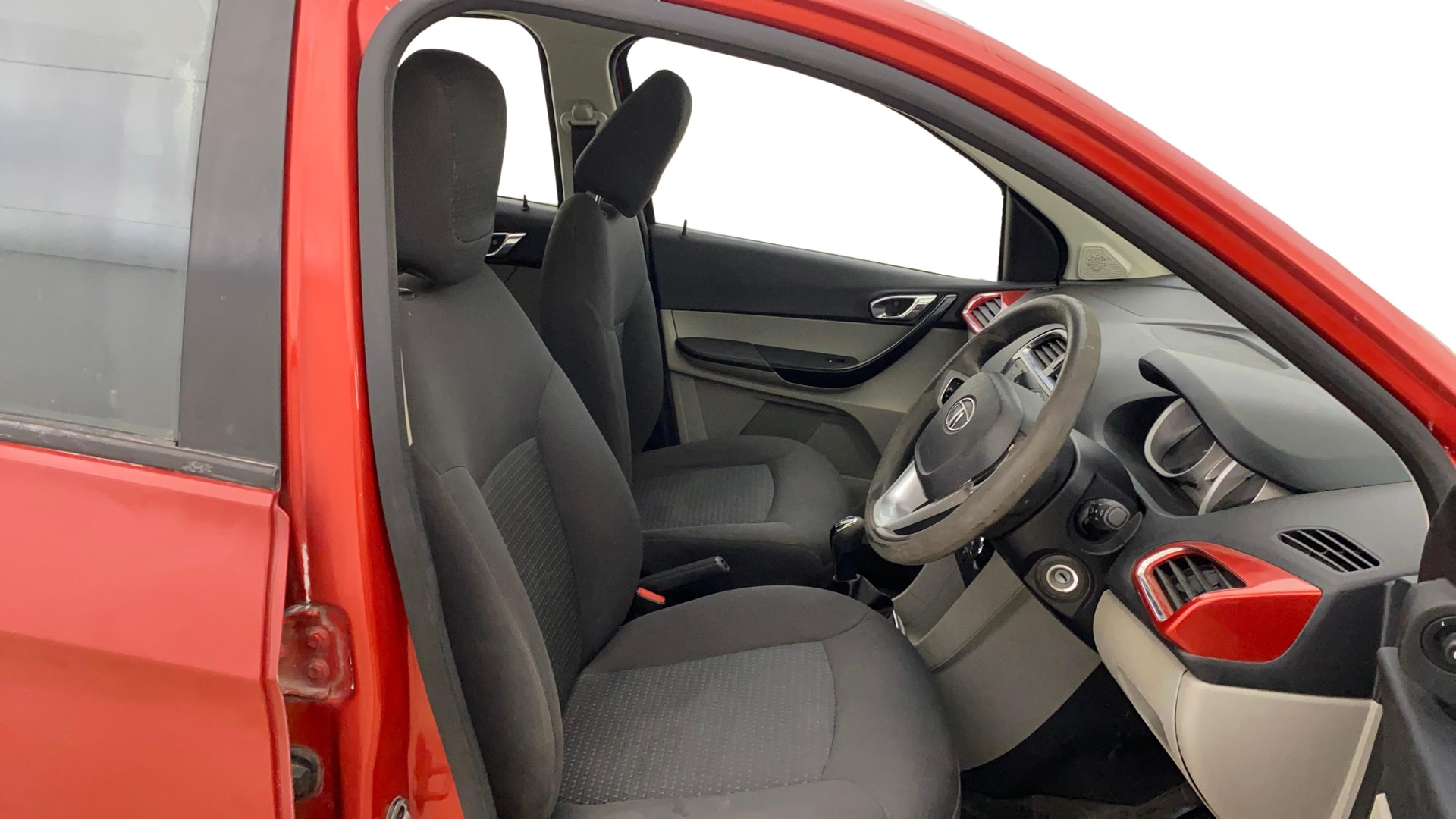 View 2017 Tata Tiago Revotorq XB Image 25 Used 2017 Tata Tiago Revotorq XB Image 25