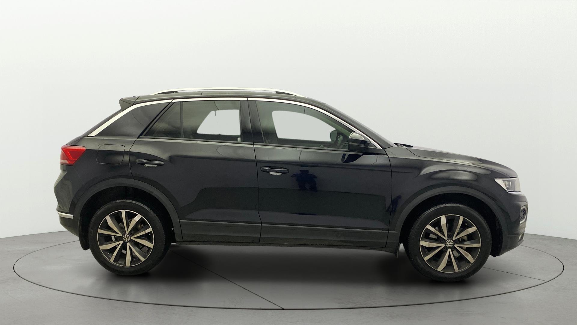 View 2021 Volkswagen T-Roc 1.5 TSI Image 8 Used 2021 Volkswagen T-Roc 1.5 TSI Image 8
