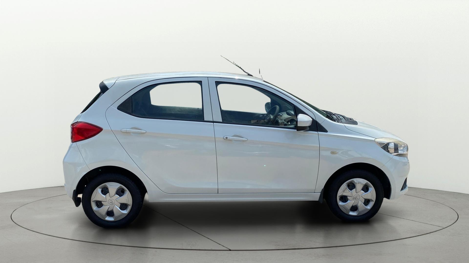 View 2018 Tata Tiago Revotorq XB Image 8 Used 2018 Tata Tiago Revotorq XB Image 8