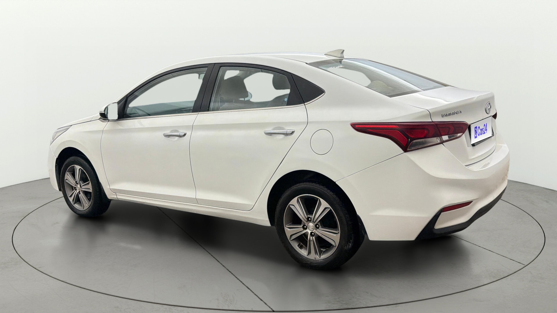View 2019 Hyundai Verna 1.6 VTVT SX Image 2 Used 2019 Hyundai Verna 1.6 VTVT SX Image 2