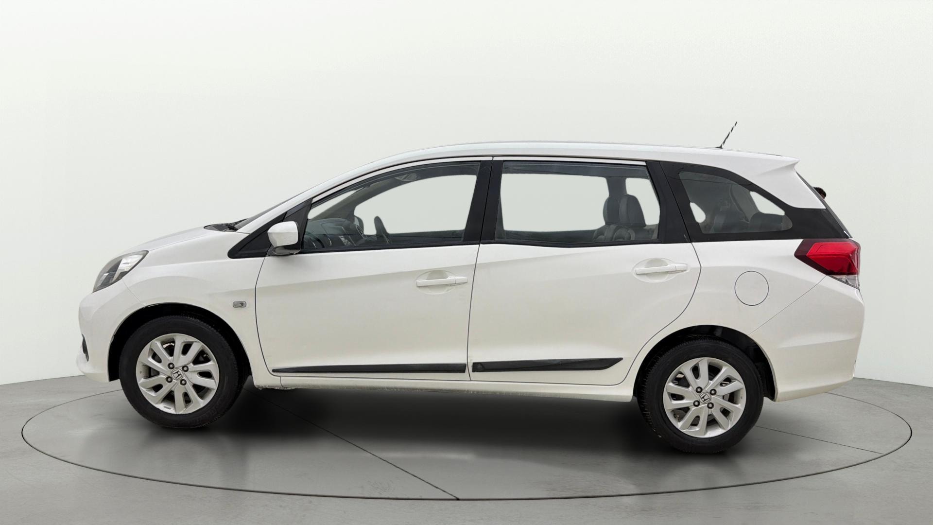View 2014 Honda Mobilio E Diesel Image 5 Used 2014 Honda Mobilio E Diesel Image 5