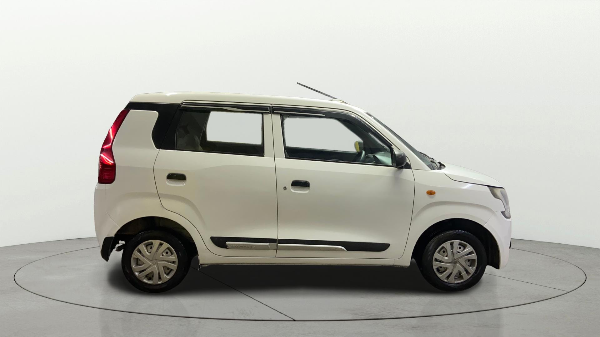 View 2021 Maruti Suzuki 1000 Base Variant Image 8 Used 2021 Maruti Suzuki 1000 Base Variant Image 8