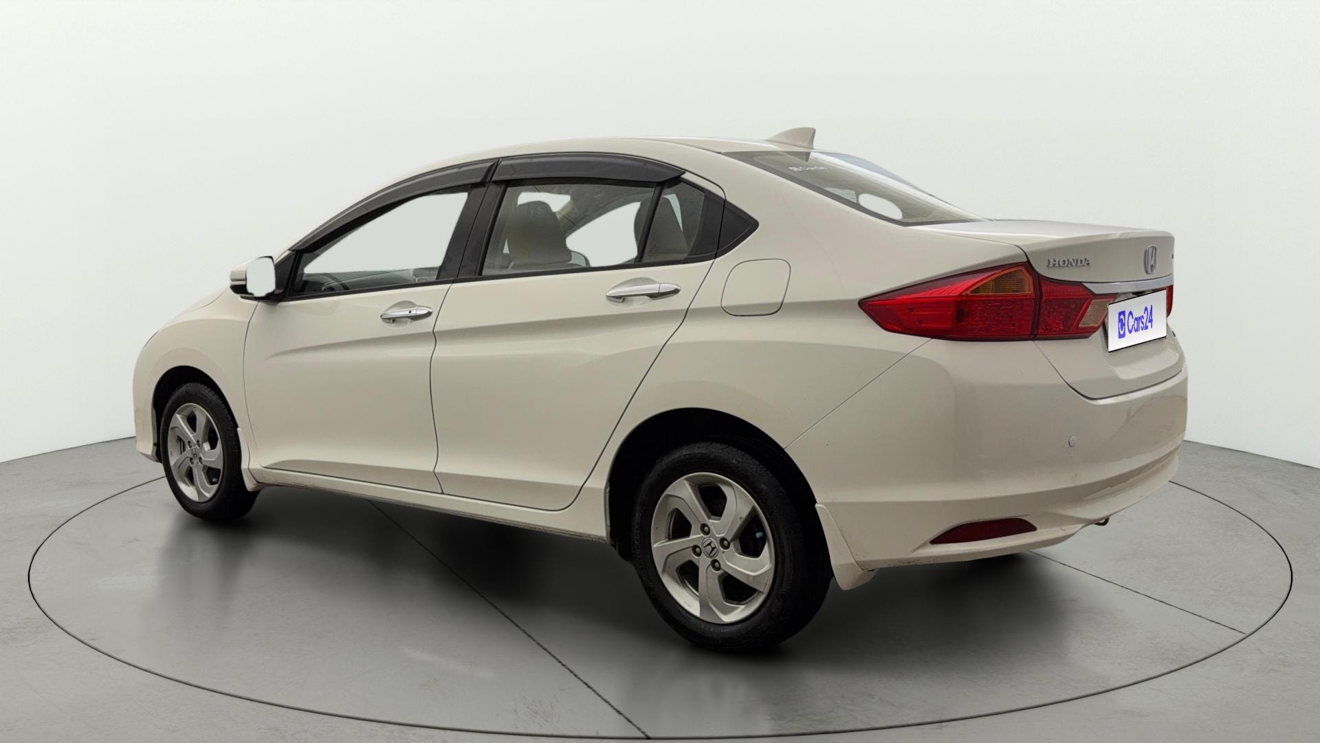 View 2017 Honda City ZX MT Diesel Anniversary Edition Image 2 Used 2017 Honda City ZX MT Diesel Anniversary Edition Image 2