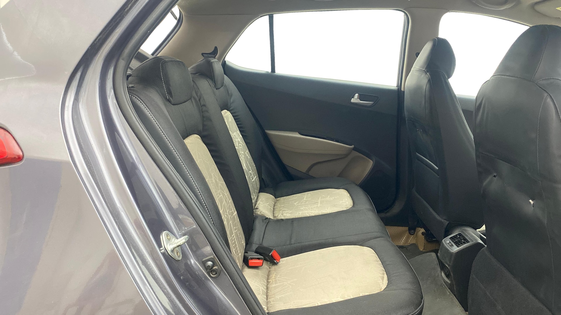 View 2017 Hyundai Grand i10 Sportz 1.2 Kappa Image 29 Used 2017 Hyundai Grand i10 Sportz 1.2 Kappa Image 29