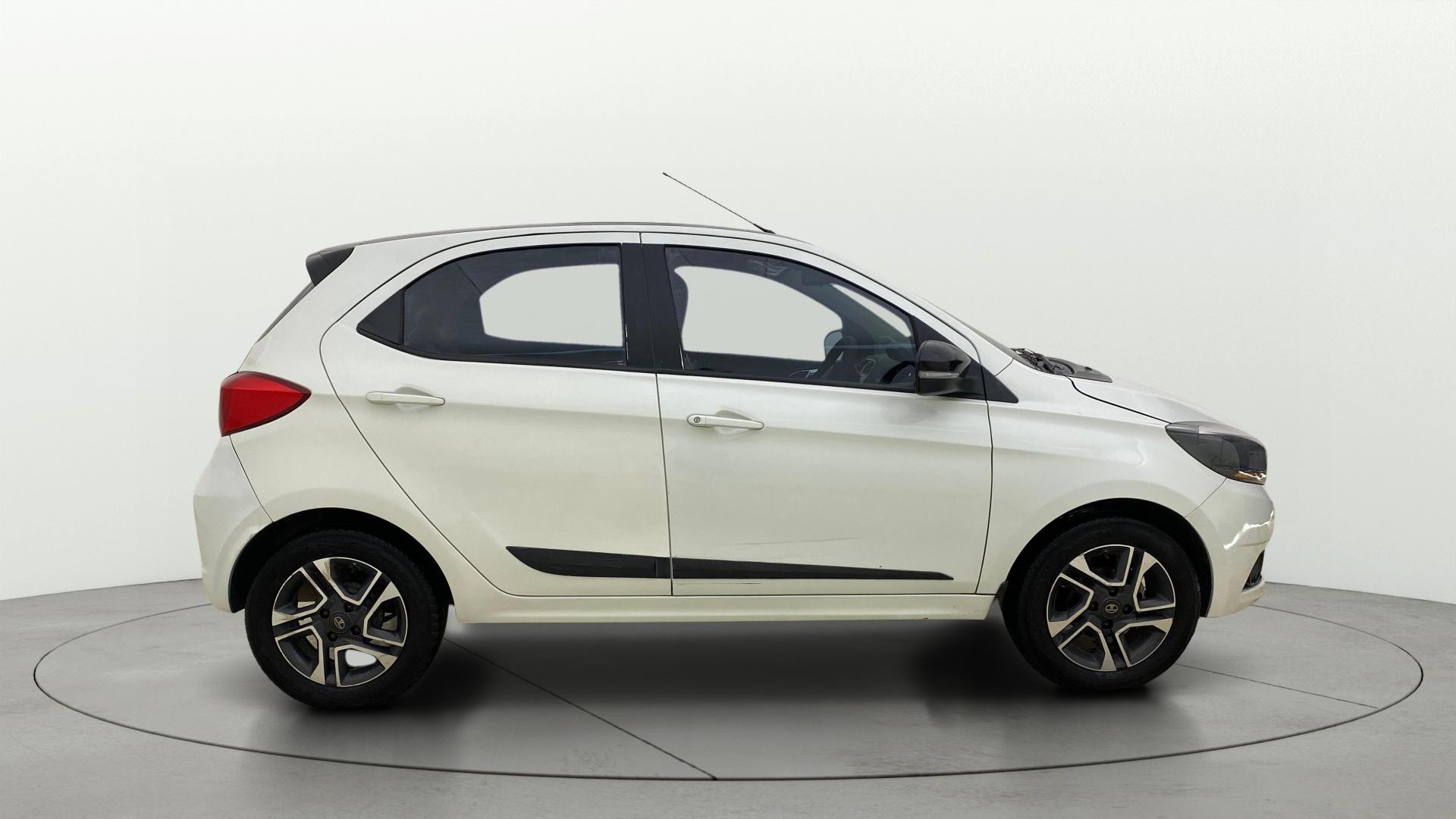 View 2019 Tata Tiago Revotorq XB Image 8 Used 2019 Tata Tiago Revotorq XB Image 8