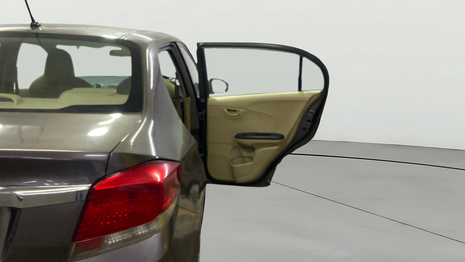 View 2015 Honda Amaze E MT Petrol BS IV Image 5 Used 2015 Honda Amaze E MT Petrol BS IV Image 5
