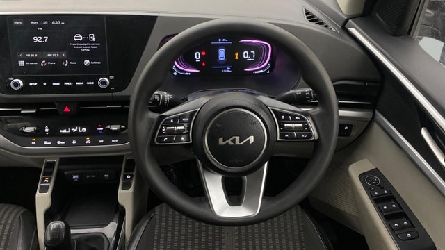 View Kia Carens Image 14 Used Kia Carens Image 14