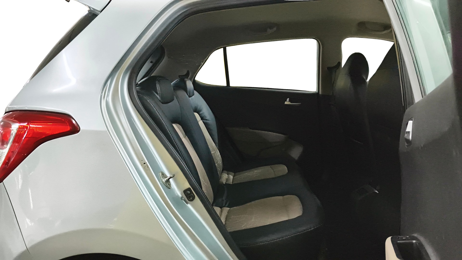View 2019 Hyundai Grand i10 Sportz 1.2 Kappa Image 30 Used 2019 Hyundai Grand i10 Sportz 1.2 Kappa Image 30