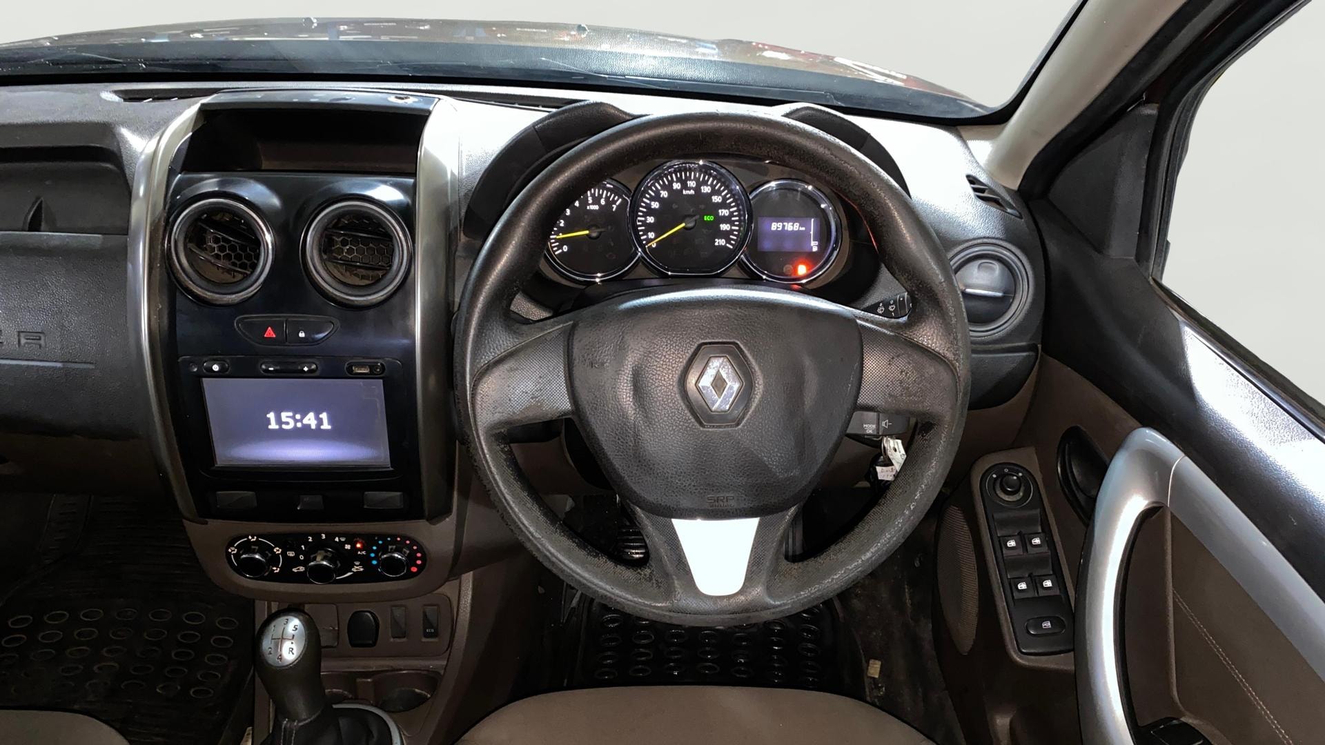 View 2019 Renault Duster 85 PS RXS 4X2 MT Image 20 Used 2019 Renault Duster 85 PS RXS 4X2 MT Image 20