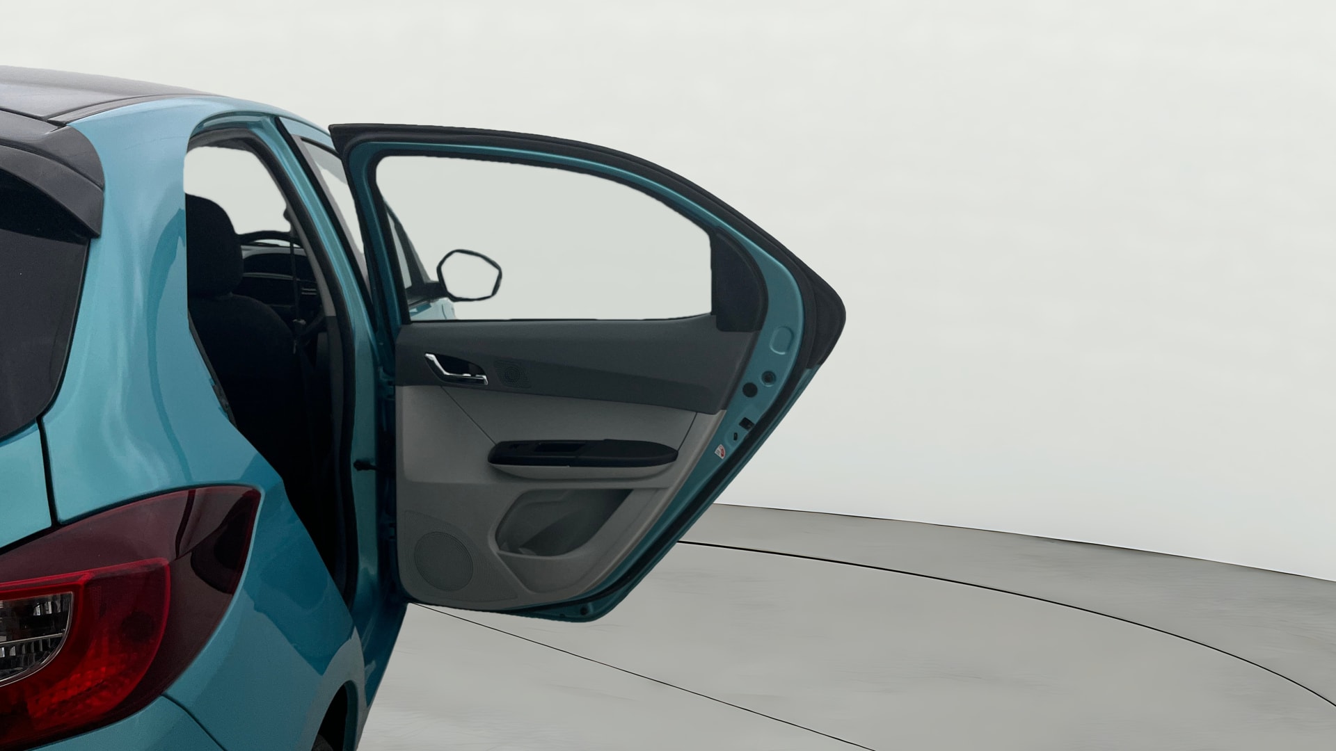 View 2025 Tata Tiago Revotorq XB Image 6 Used 2025 Tata Tiago Revotorq XB Image 6