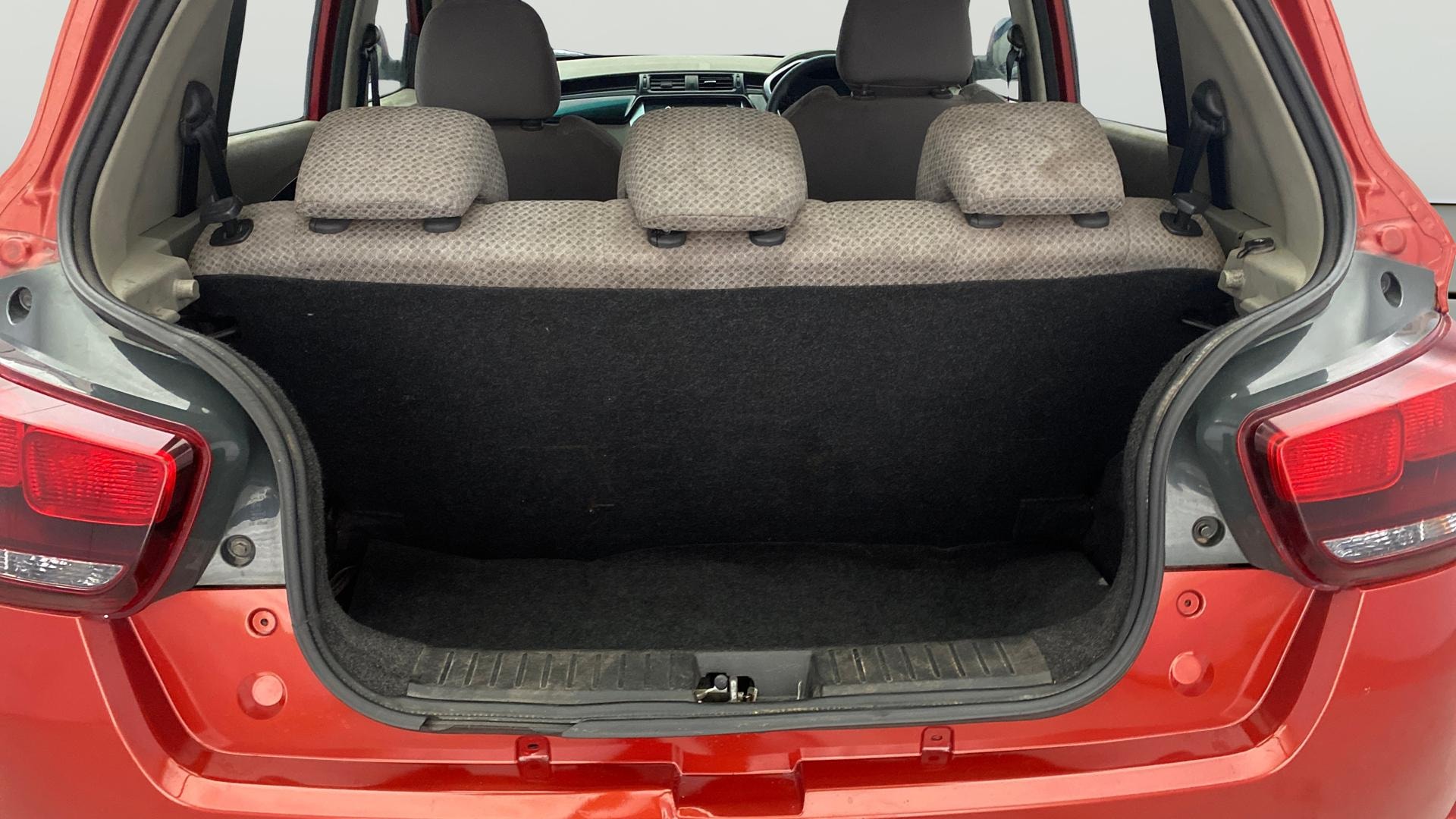 View 2016 Mahindra KUV100 K2 Petrol BS IV Image 37 Used 2016 Mahindra KUV100 K2 Petrol BS IV Image 37