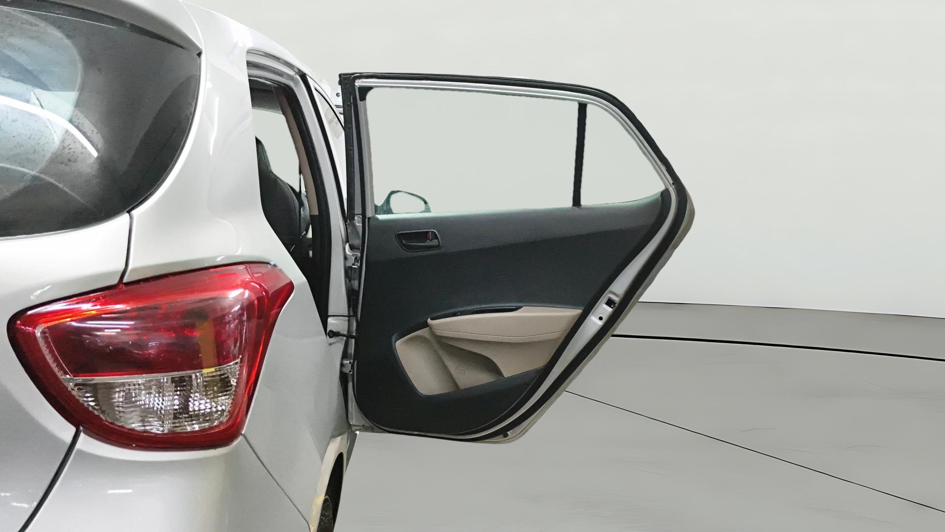 View 2018 Hyundai Grand i10 Magna 1.2 Kappa VTVT Image 7 Used 2018 Hyundai Grand i10 Magna 1.2 Kappa VTVT Image 7
