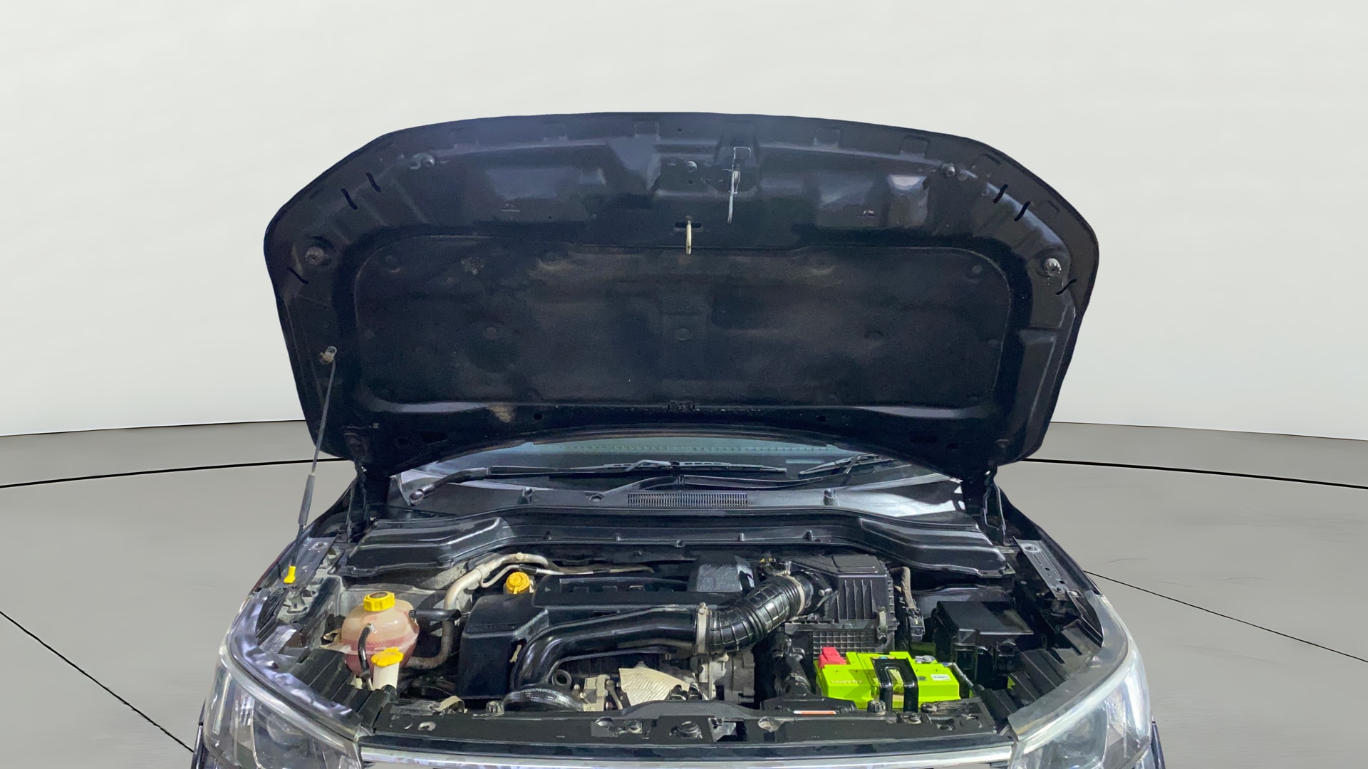 View 2019 Mahindra XUV300 W4 Petrol BS IV Image 19 Used 2019 Mahindra XUV300 W4 Petrol BS IV Image 19