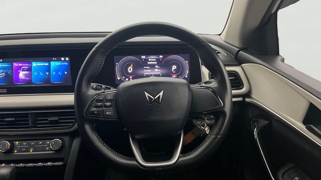 View Mahindra XUV700 Image 12 Used Mahindra XUV700 Image 12
