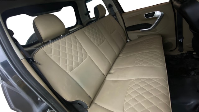 View Mahindra TUV300 Image 28 Used Mahindra TUV300 Image 28