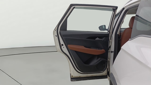 View MG Hector Plus Image 16 Used MG Hector Plus Image 16