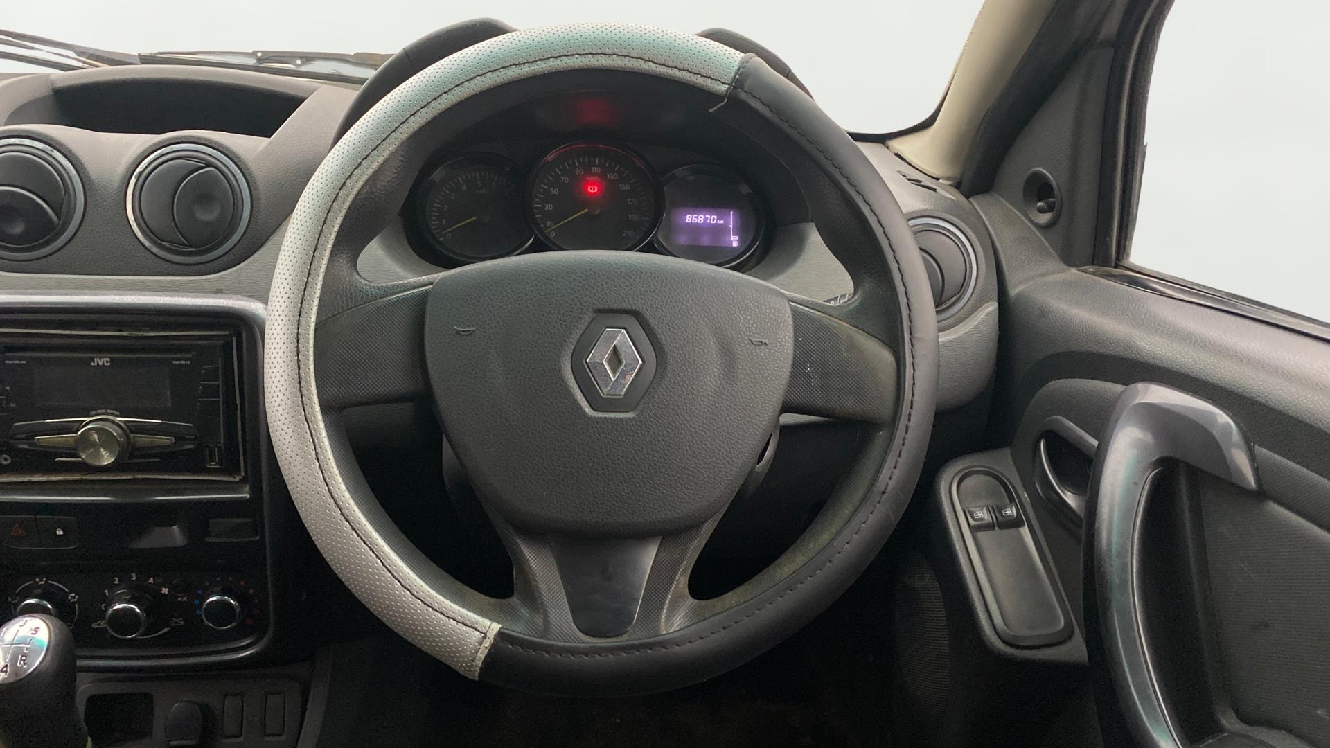View 2015 Renault Duster Diesel 85PS RXE Image 20 Used 2015 Renault Duster Diesel 85PS RXE Image 20