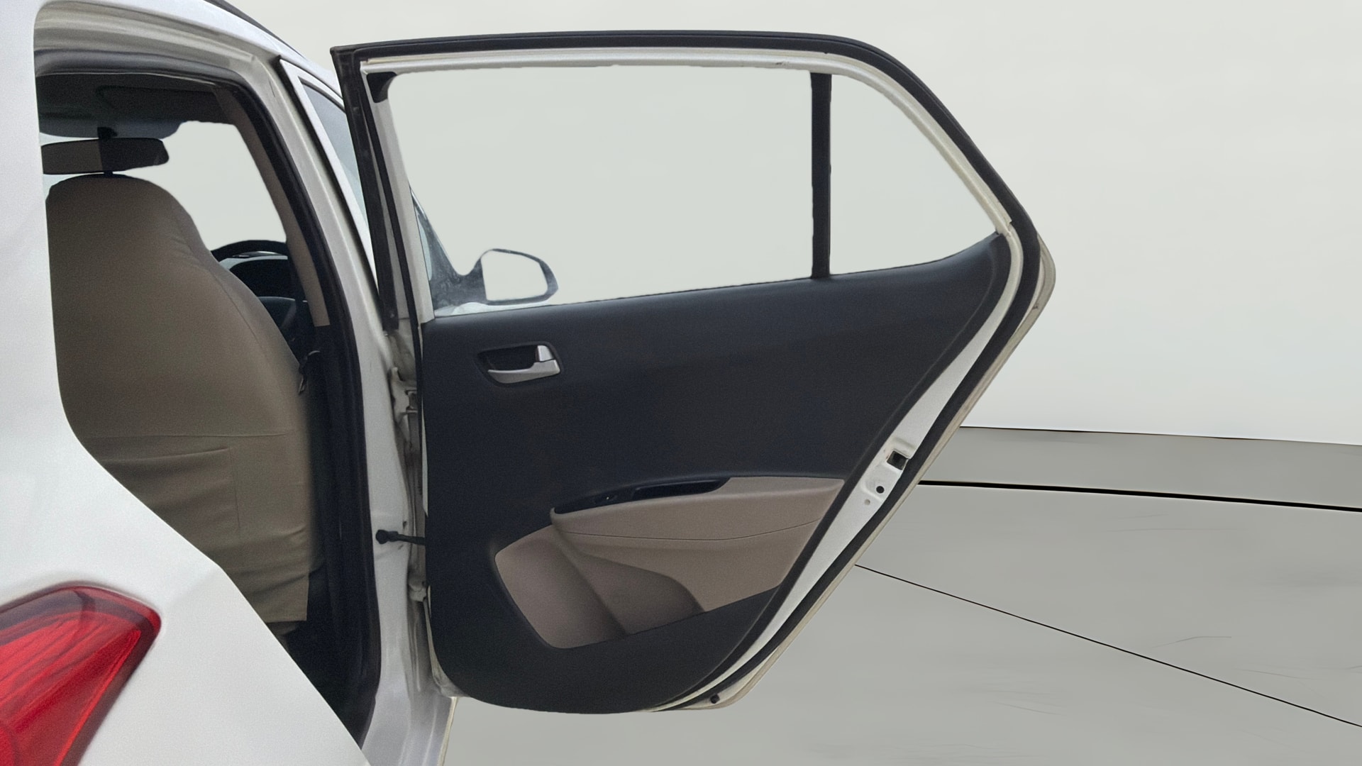 View 2015 Hyundai Grand i10 Sportz 1.2 Kappa Image 5 Used 2015 Hyundai Grand i10 Sportz 1.2 Kappa Image 5
