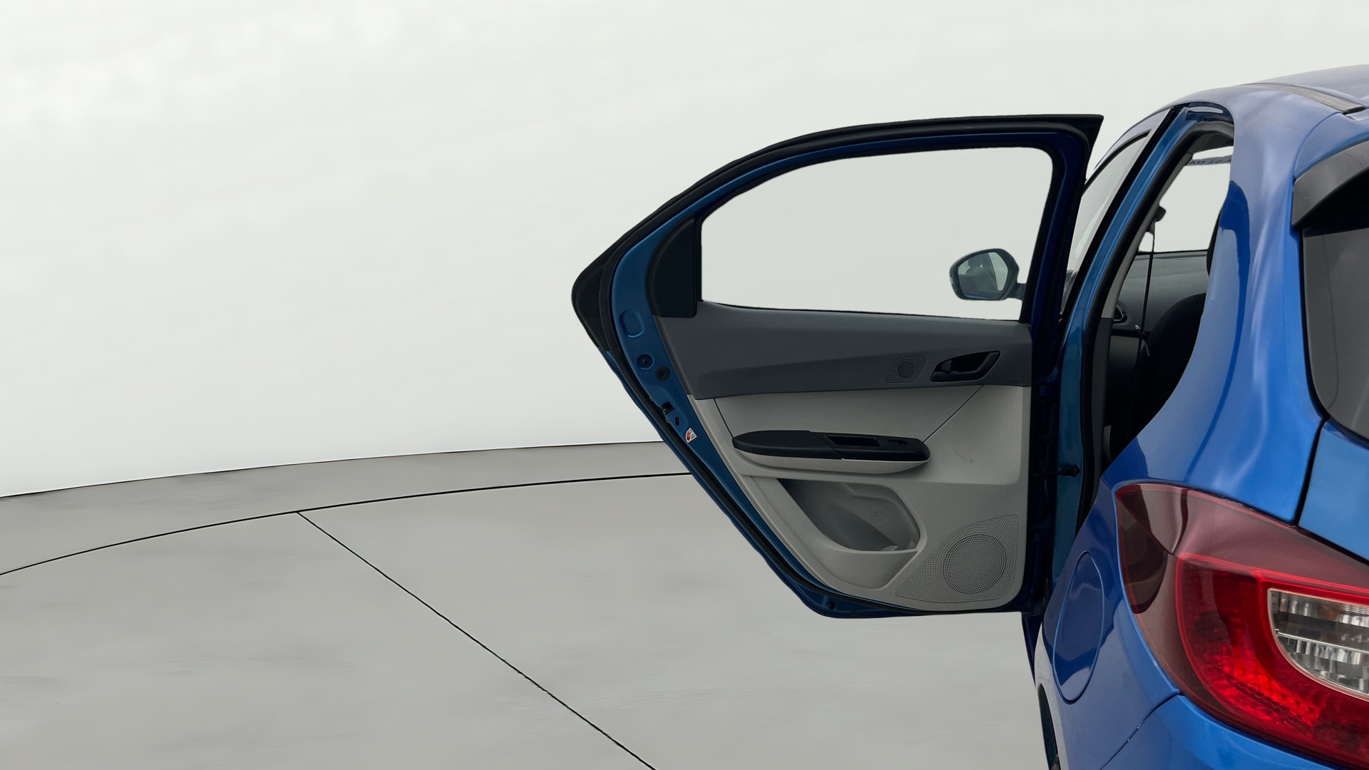 View 2025 Tata Tiago Revotorq XB Image 23 Used 2025 Tata Tiago Revotorq XB Image 23