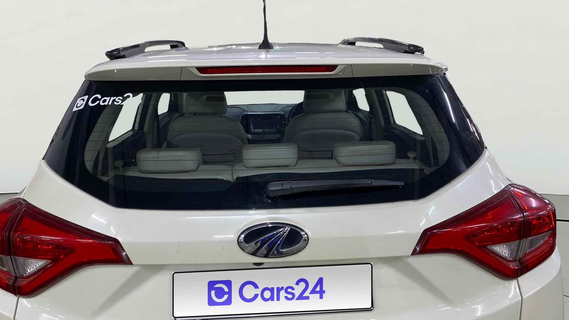 View 2021 Mahindra XUV300 W4 Petrol BS IV Image 5 Used 2021 Mahindra XUV300 W4 Petrol BS IV Image 5