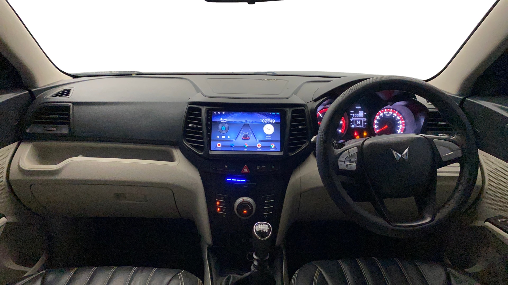 View 2023 Mahindra XUV300 W4 Petrol BS IV Image 15 Used 2023 Mahindra XUV300 W4 Petrol BS IV Image 15