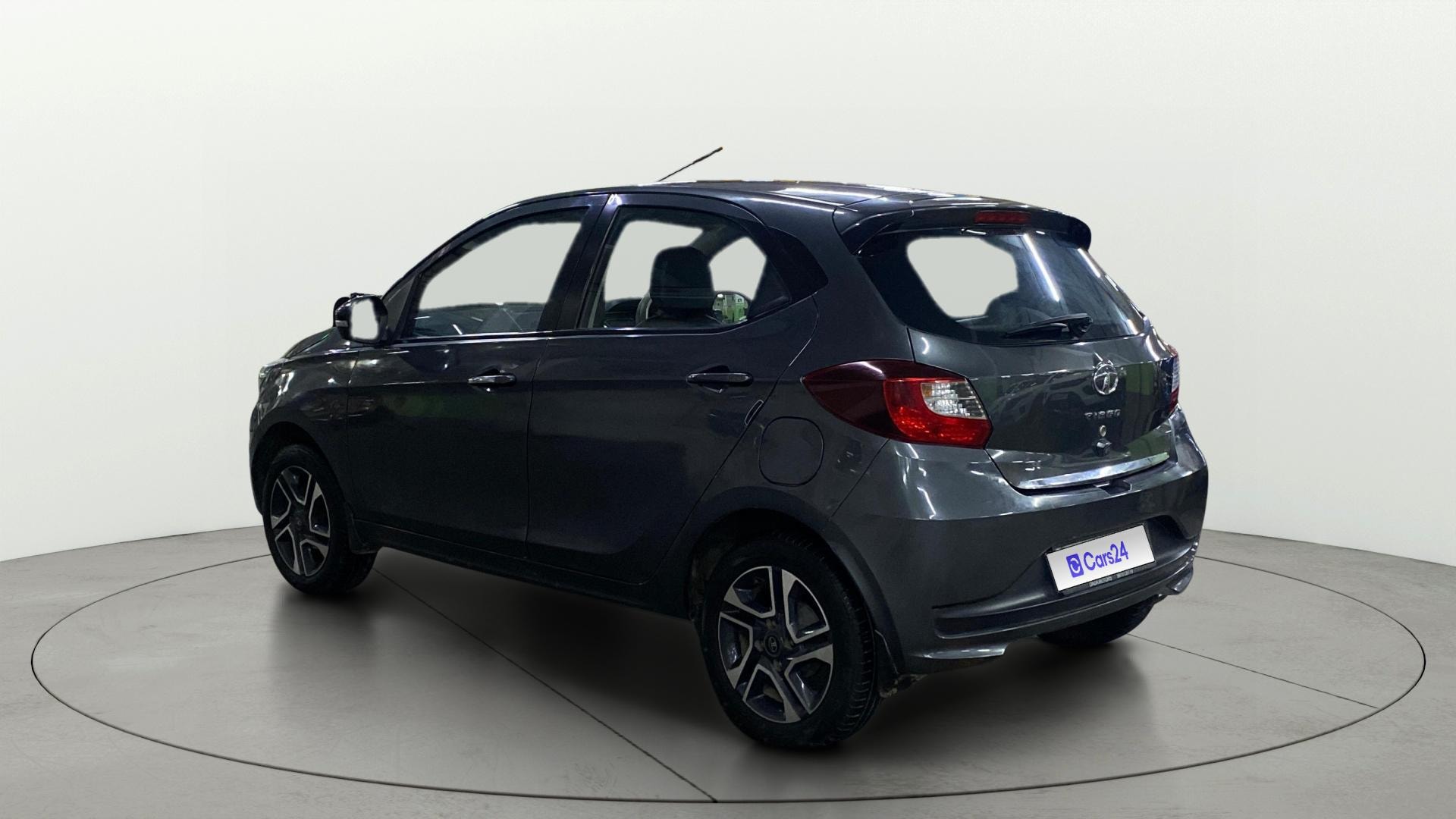 View 2022 Tata Tiago Revotorq XB Image 2 Used 2022 Tata Tiago Revotorq XB Image 2