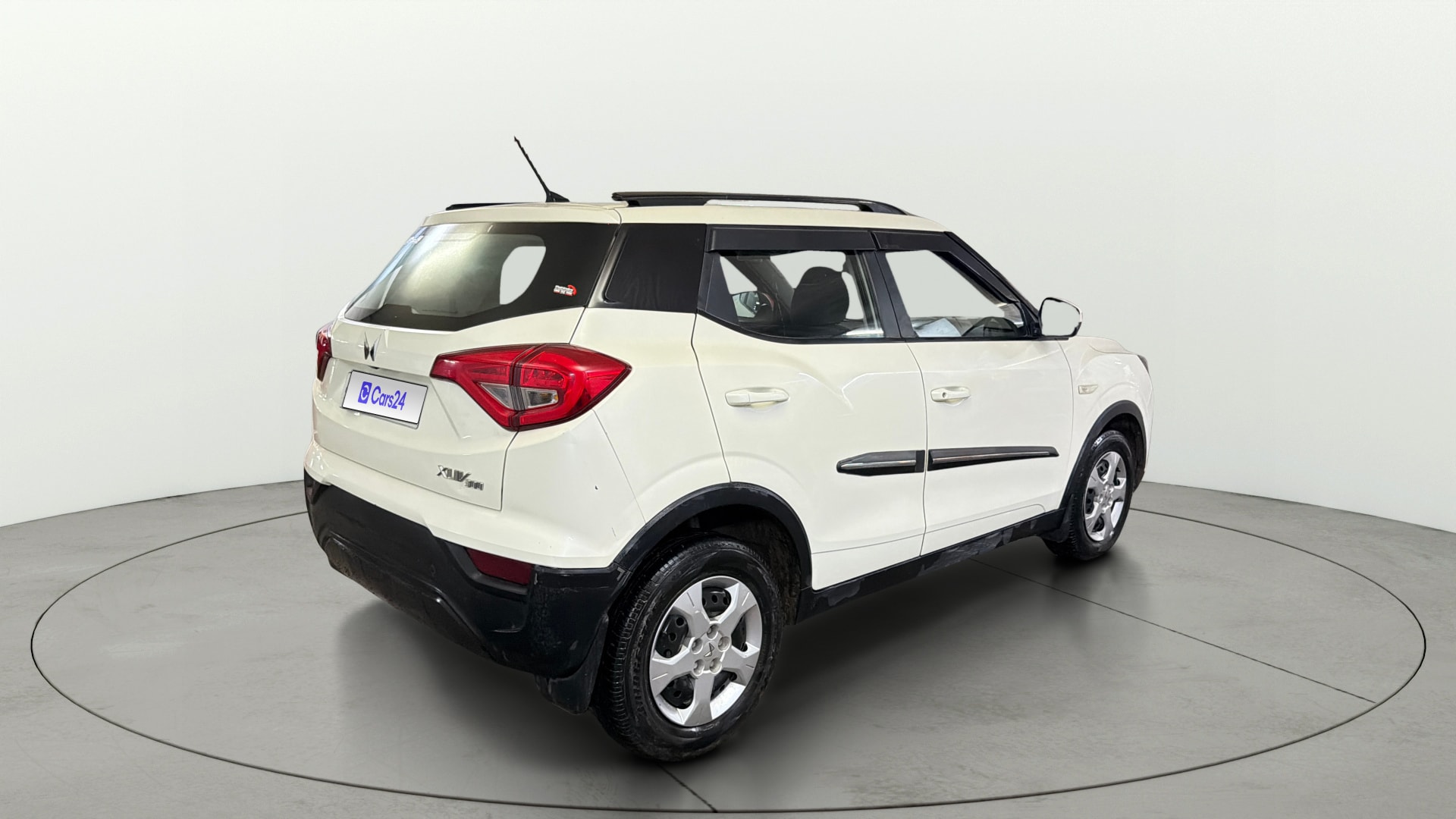 View 2023 Mahindra XUV300 W4 Petrol BS IV Image 42 Used 2023 Mahindra XUV300 W4 Petrol BS IV Image 42