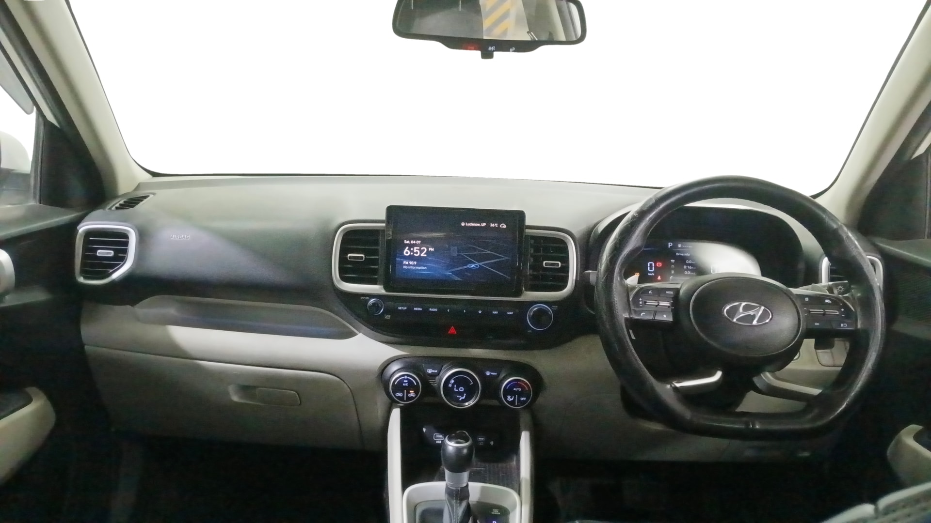 View 2023 Hyundai Venue SX (O) 1.0 Turbo Petrol DCT Image 31 Used 2023 Hyundai Venue SX (O) 1.0 Turbo Petrol DCT Image 31