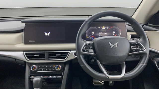 View Mahindra XUV700 Image 14 Used Mahindra XUV700 Image 14
