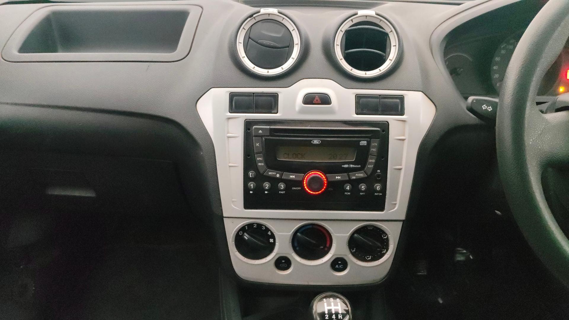 View 2014 Ford Figo 1.2P Ambiente MT BS IV Image 17 Used 2014 Ford Figo 1.2P Ambiente MT BS IV Image 17