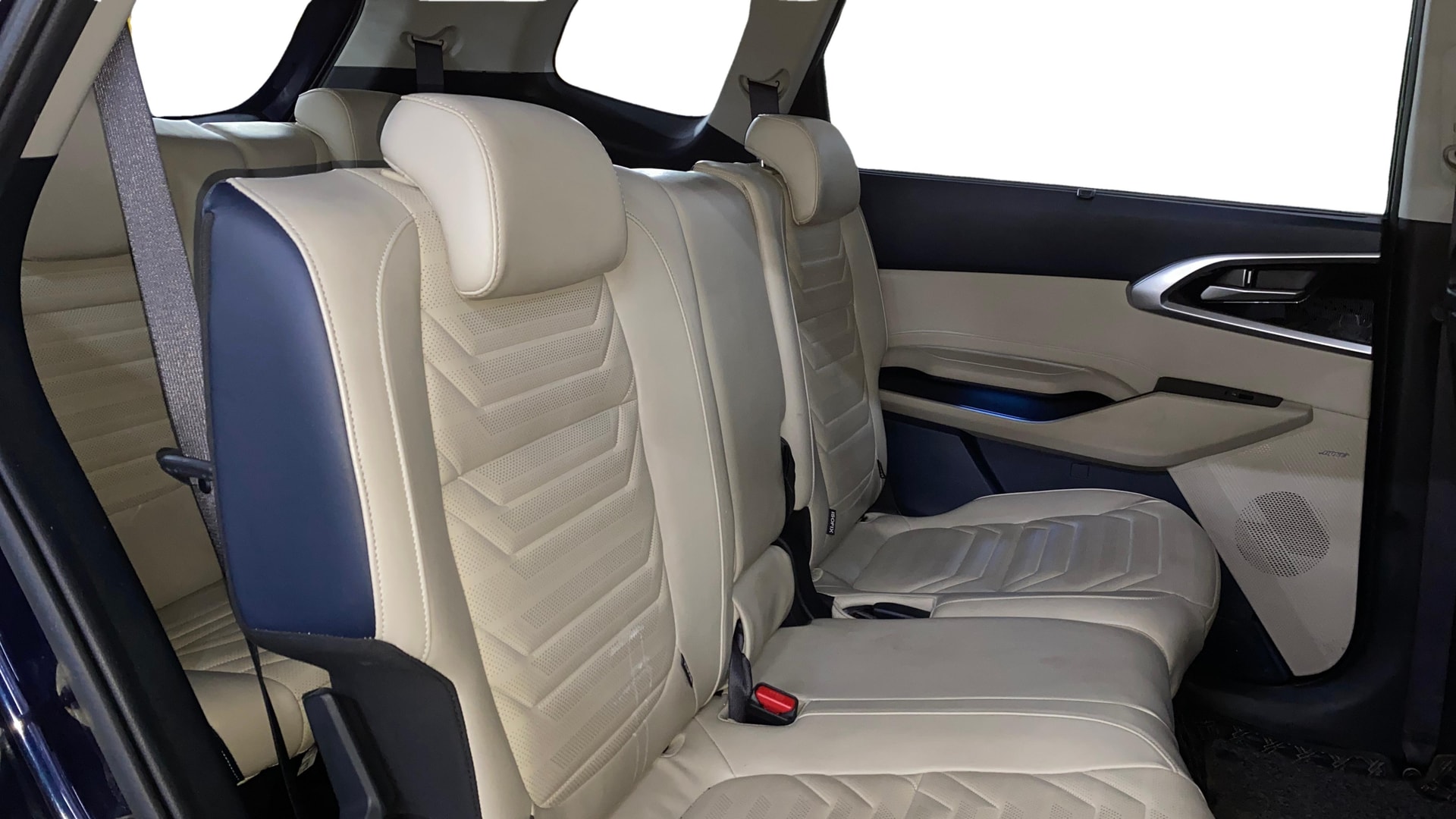 View 2022 Kia Carens Luxury Plus 1.4 Petrol 7 STR Image 38 Used 2022 Kia Carens Luxury Plus 1.4 Petrol 7 STR Image 38