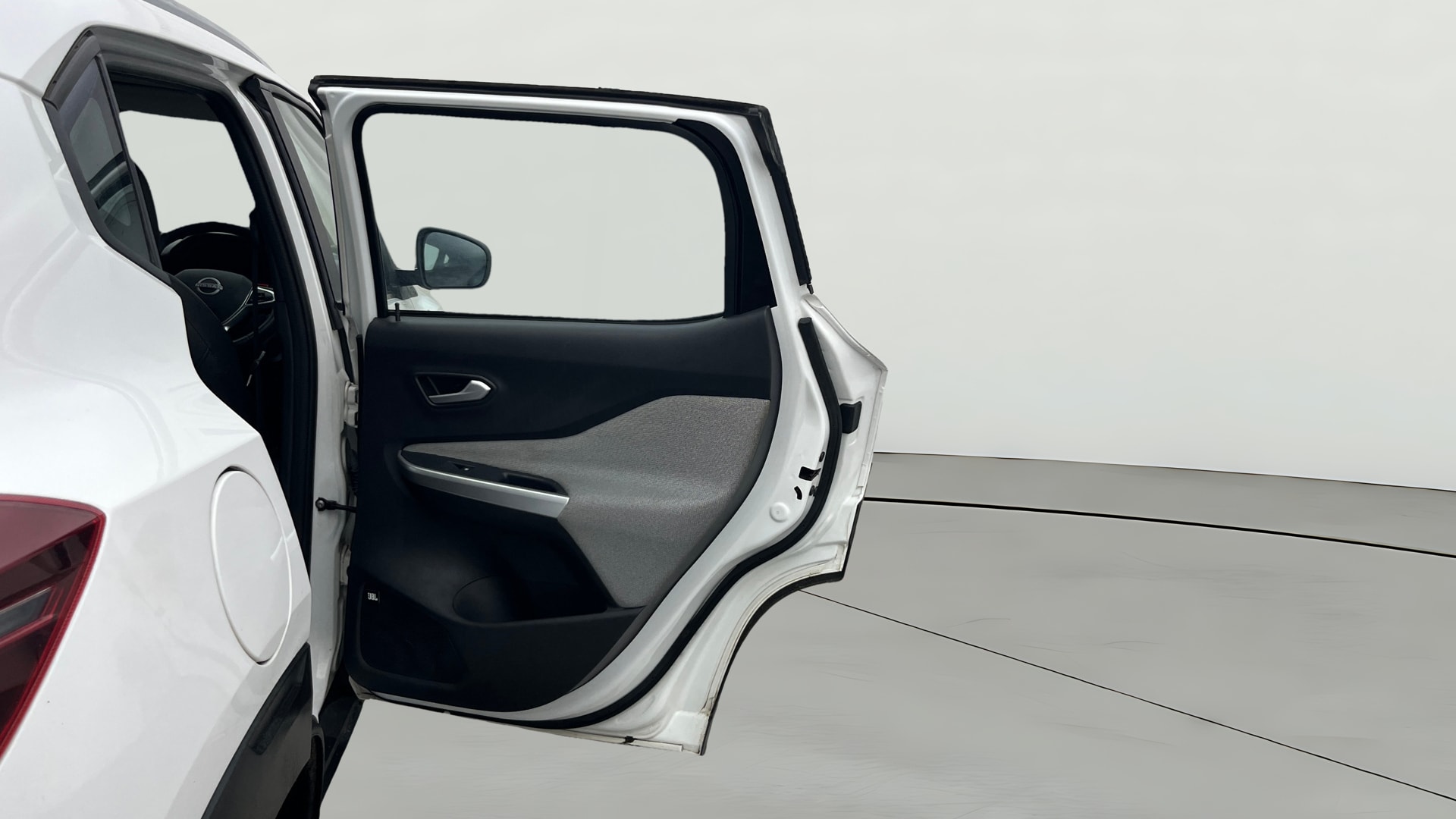 View 2022 Nissan Magnite XV Image 7 Used 2022 Nissan Magnite XV Image 7