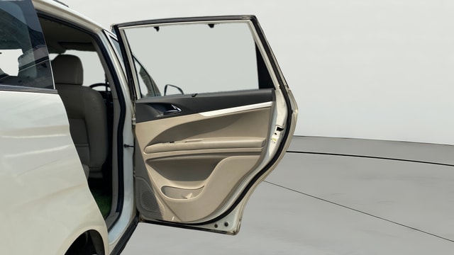 View Mahindra Marazzo Image 6 Used Mahindra Marazzo Image 6