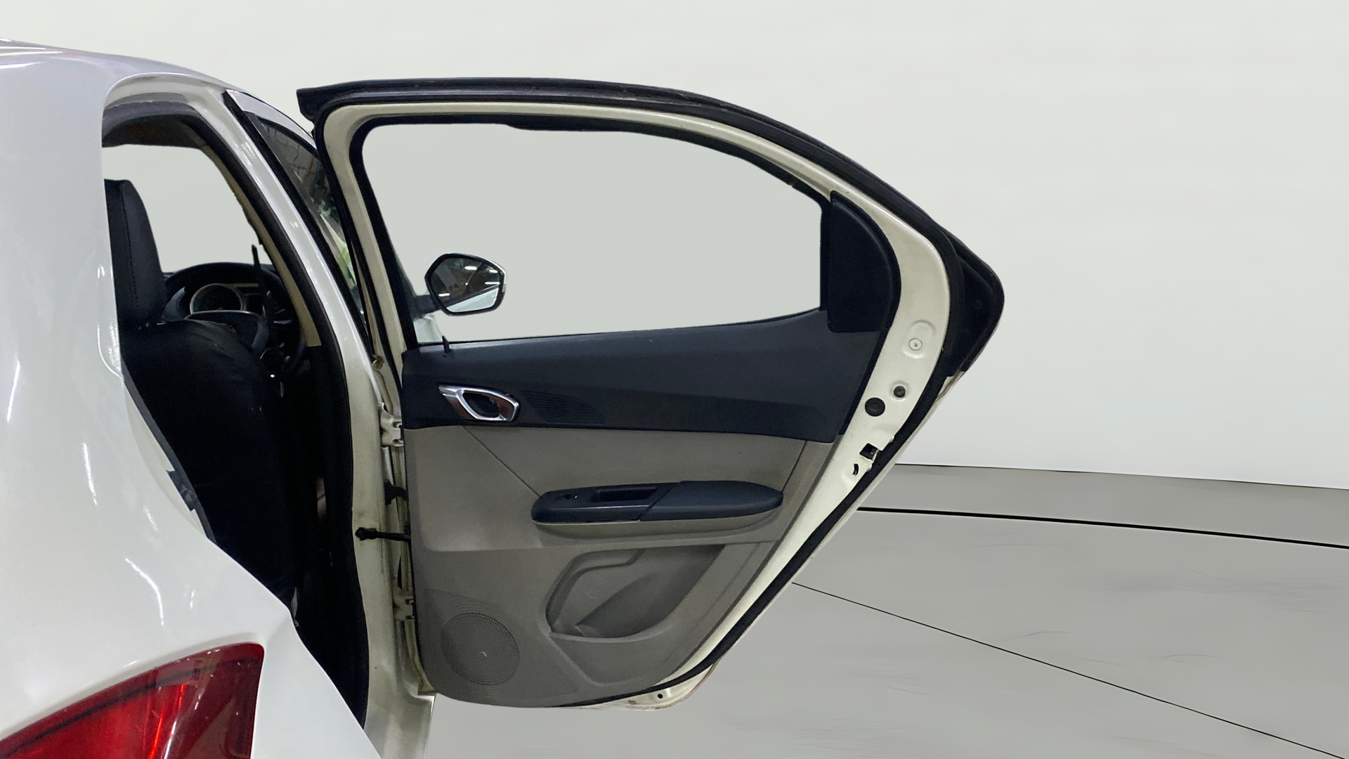 View 2016 Tata Tiago Revotorq XB Image 7 Used 2016 Tata Tiago Revotorq XB Image 7
