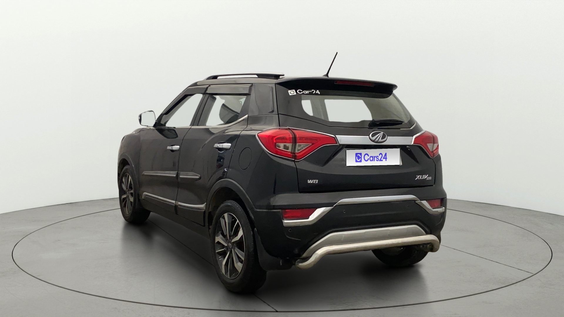 View 2019 Mahindra XUV300 W4 Petrol BS IV Image 2 Used 2019 Mahindra XUV300 W4 Petrol BS IV Image 2