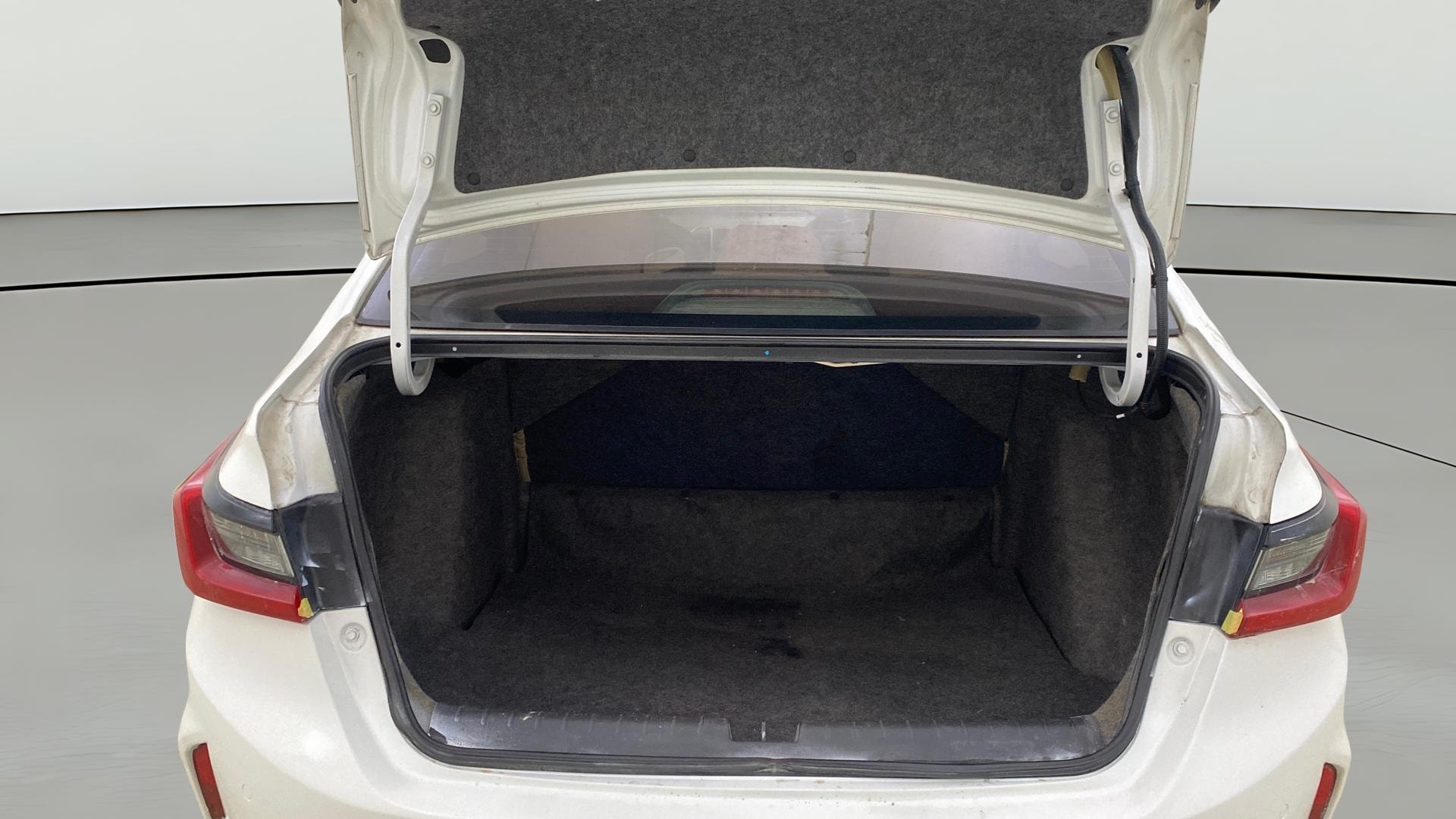 View 2021 Honda City ZX MT Diesel Anniversary Edition Image 41 Used 2021 Honda City ZX MT Diesel Anniversary Edition Image 41