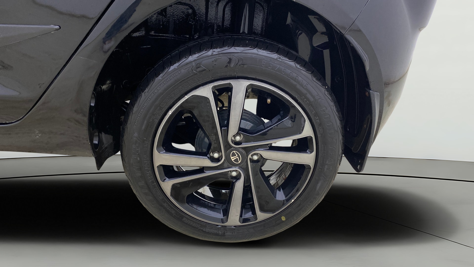 View 2022 Tata Altroz XZ Petrol Image 12 Used 2022 Tata Altroz XZ Petrol Image 12