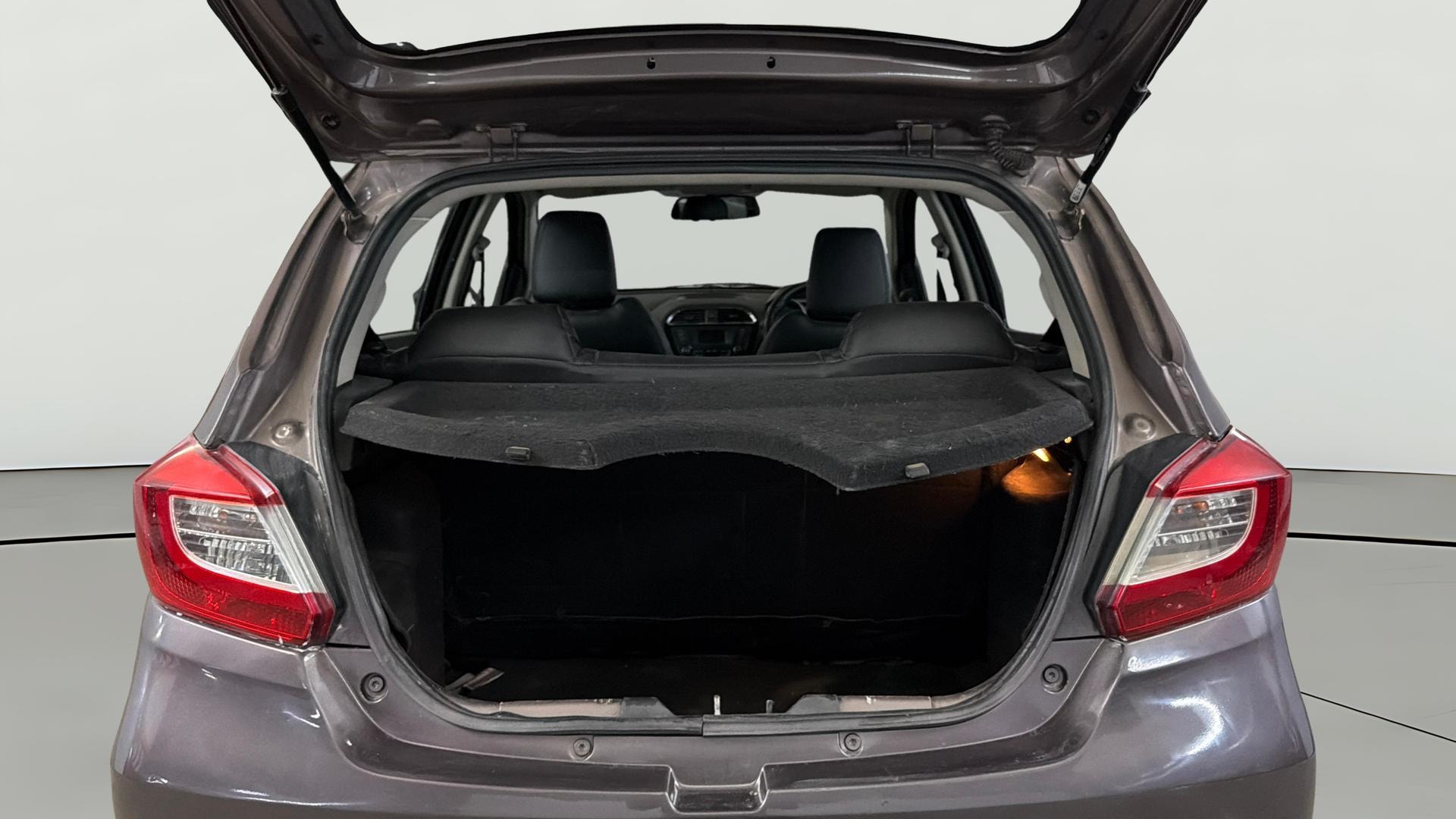 View 2017 Tata Tiago Revotorq XB Image 39 Used 2017 Tata Tiago Revotorq XB Image 39